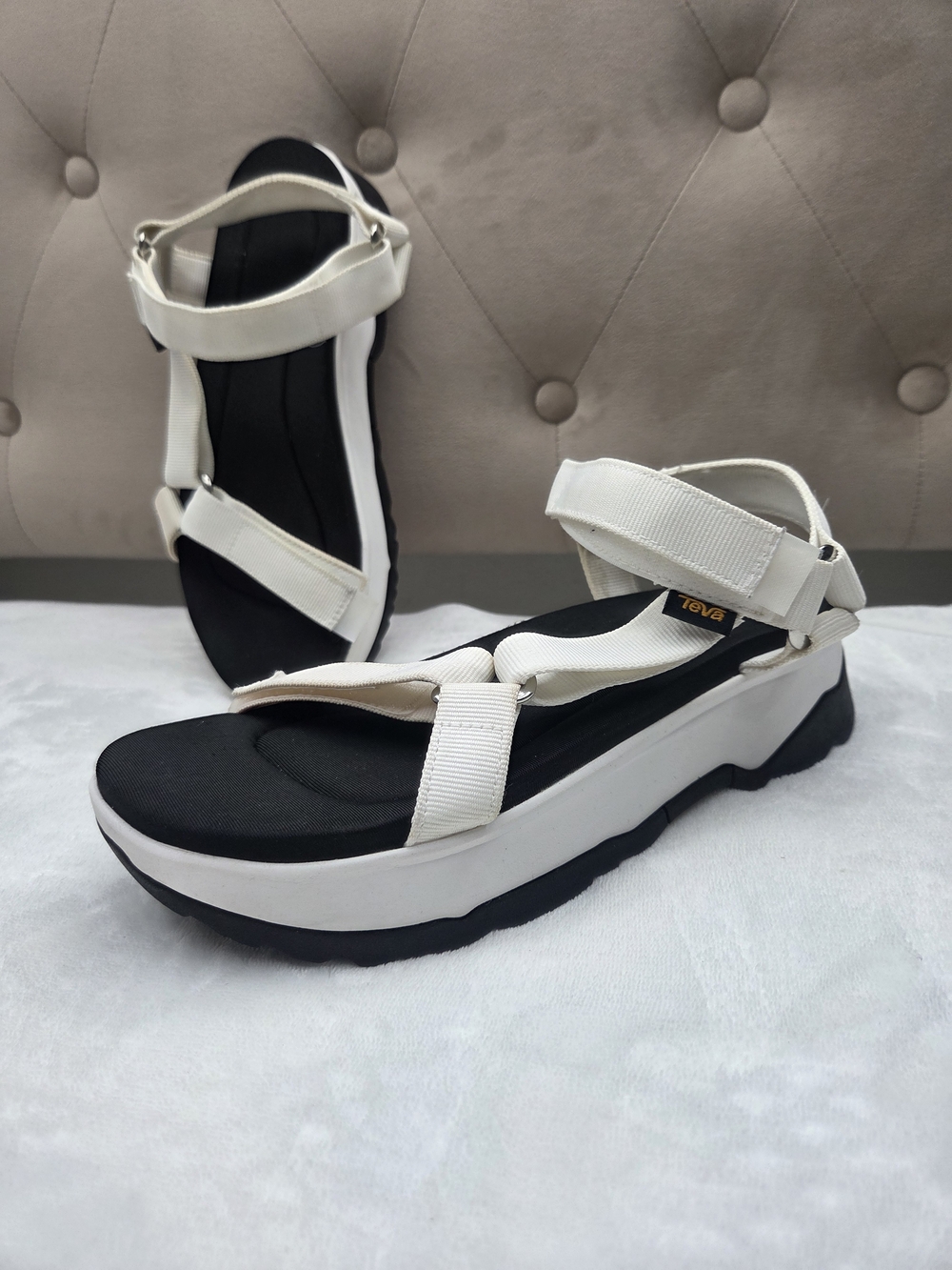 Teva Jadito Universal Women’s 9 Birch White Platform Sport Sandals